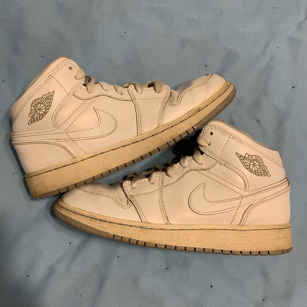 Nike Air Jordan white/wolf grey. Size 5Y